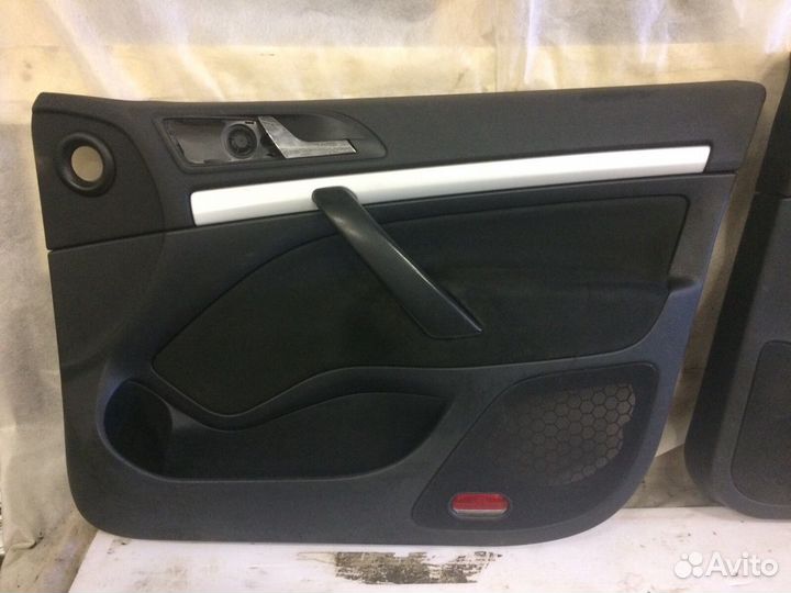 Обшивка двери правой передней/задней Skoda Octavia