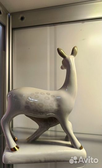 Фарфоровая статуэтка 