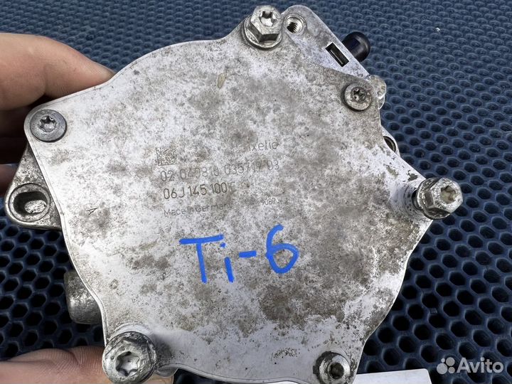 Насос вакуумный Audi Q3 Q5 A4 TT Golf Seat Altea