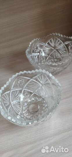 Хрустальные вазы и стаканы