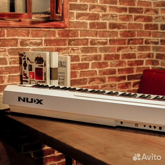 Цифровое пианино Nux (аксессуары в подарок)