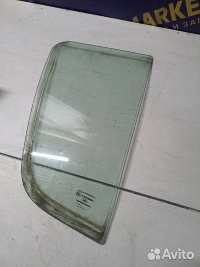 Стекло двери заднее правое Renault Sandero хечбек