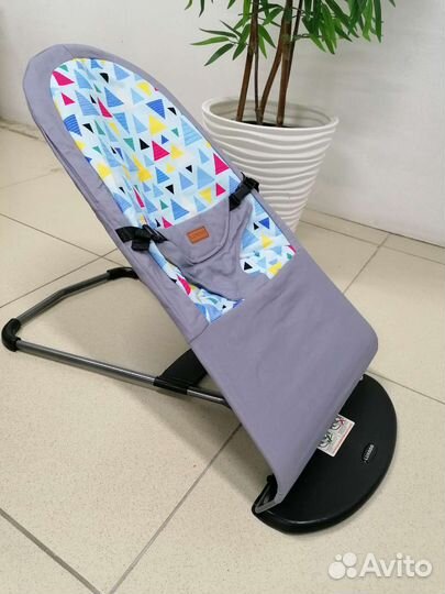 Новый детский шезлонг Luxmom (треугольники)