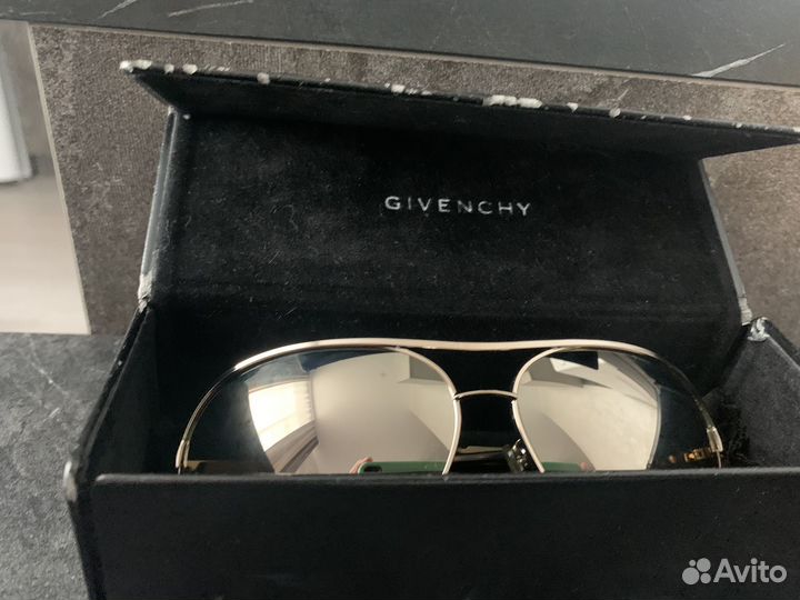 Солнцезащитные очки Gucci