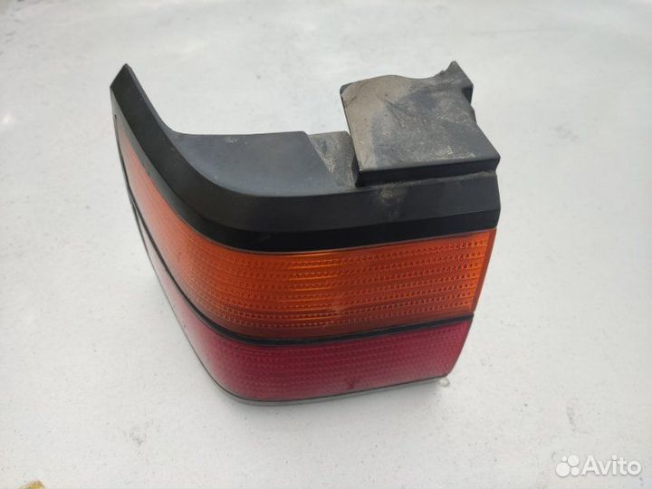 Фонарь левый Volkswagen Passat B3 седан 1.8I 1992