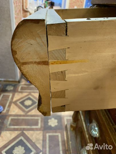 Старинный комод