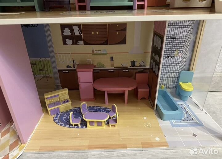 Кукольный домик с мебелью деревянный