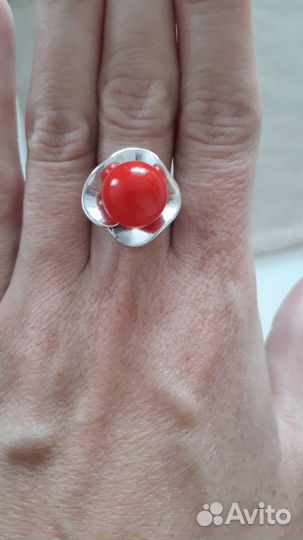Кольцо с кораллом