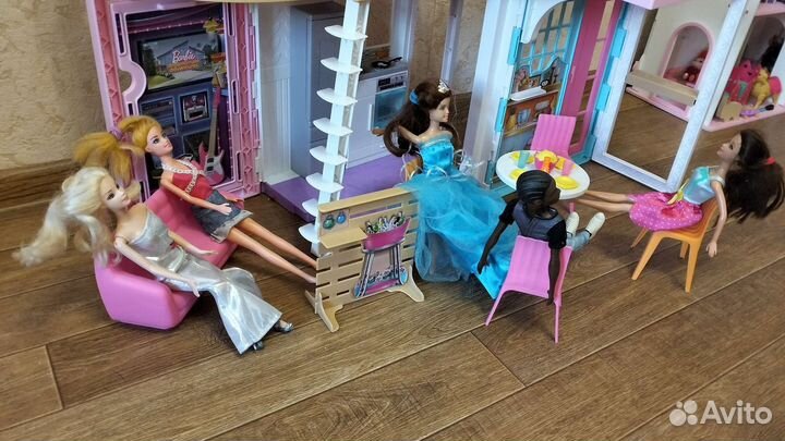 Домик кукольный Barbie Малибу + куклы