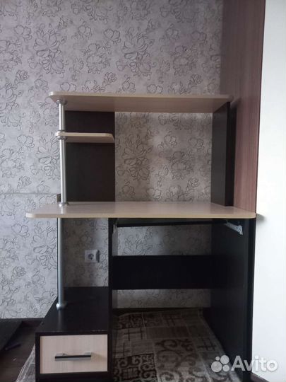 Компьютерный стол деревянный