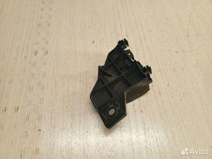 Кронштейн заднего бампера Lexus RX 4