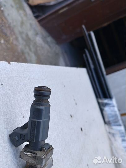 Топливная рампа с форсунками Mercedes W168