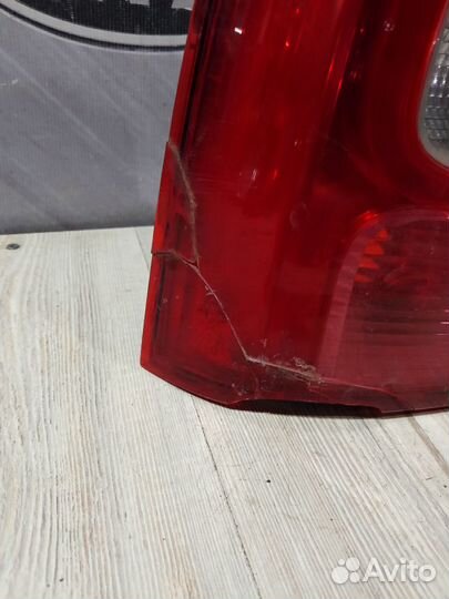 Фонарь задний renault logan Лев