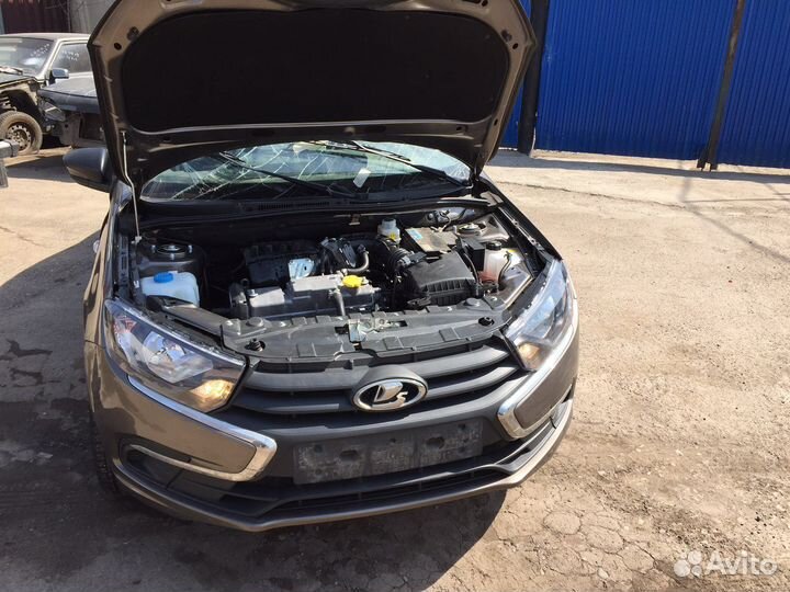 В разборе LADA granta fl 2021г пробег 15000км