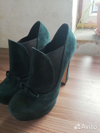 Ботильоны 39 на 24,5 см. Нубук