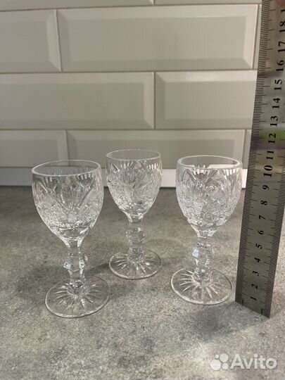 Хрустальные рюмки и стопки