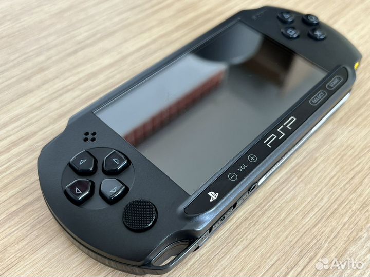 Sony PSP прошитая с играми e1008