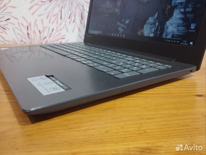 Lenovo 330-15Ast a6-9225. 8gb. Radeon 530