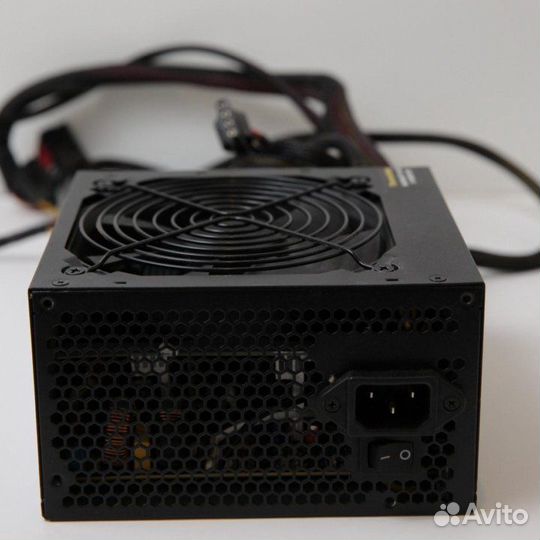 Блок питания Thermaltake TR2 S 700 Вт
