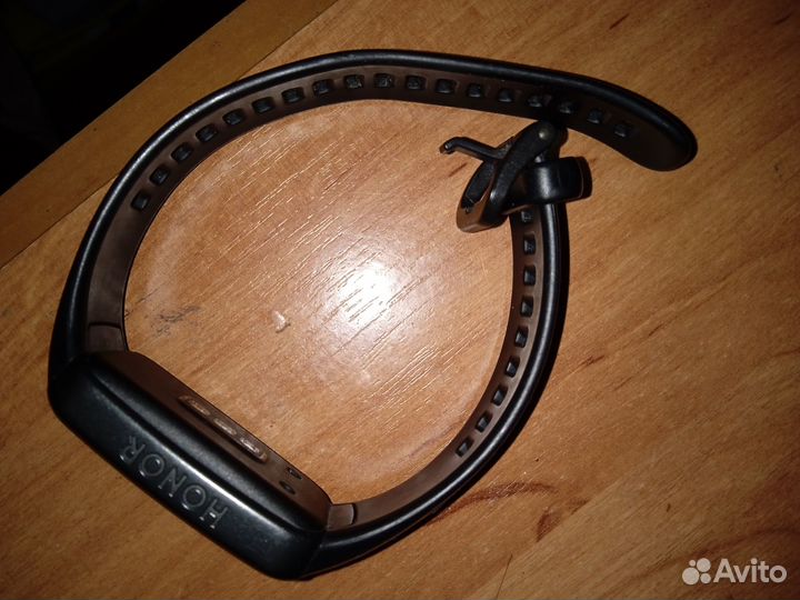 Продам часы хонор бенд 6