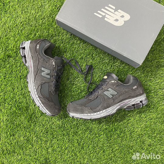 Кроссовки мужские New Balance 2002R в наличии