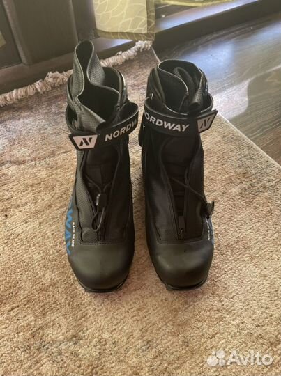 Лыжные ботинки