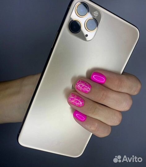 Маникюр, педикюр;стрижки