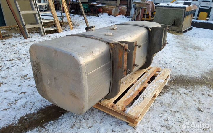 Топливный бак 650 литров