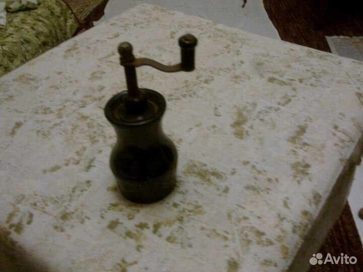 Кухон утварь- тесторезка,мельница,захват,кусачки