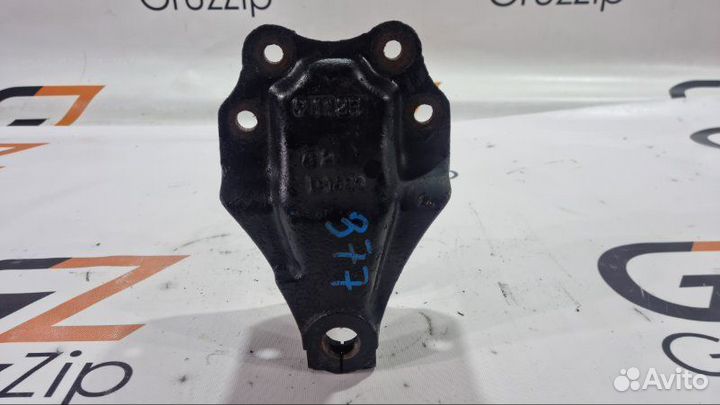 Кронштейн рессоры передний Isuzu Giga CYJ50W2 6WA1