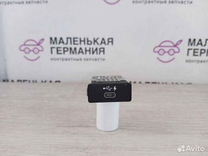 Порт зарядный BMW X3 G01 G20 2020 84108711939