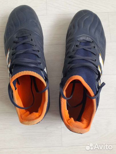 Футбольные бутсы