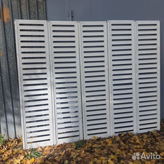 Полка металлическая,элемент ограждения