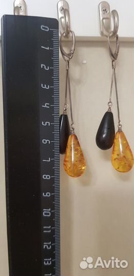 Серьги из янтаря и россыпь янтаря