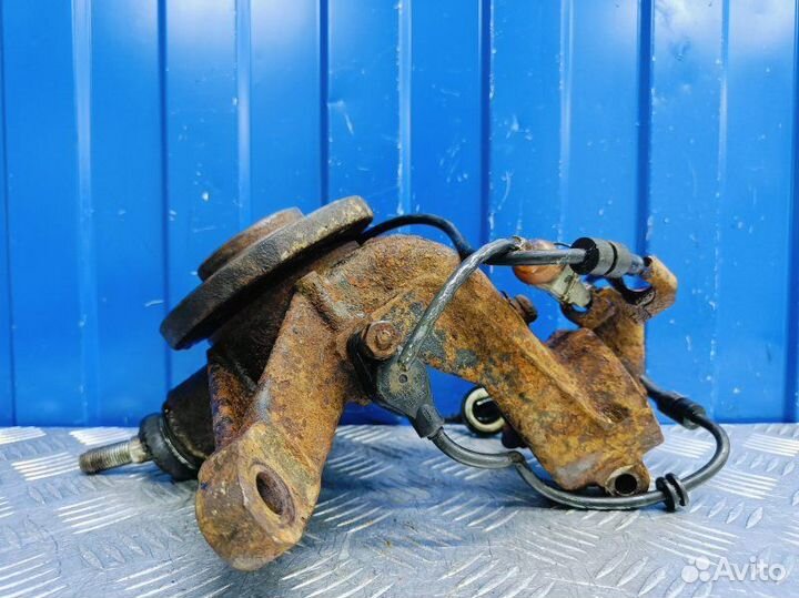 Кулак передний левый Peugeot 406 1.6 XU5JP 1996