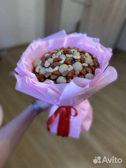 Букет из орехов и сухофруктов