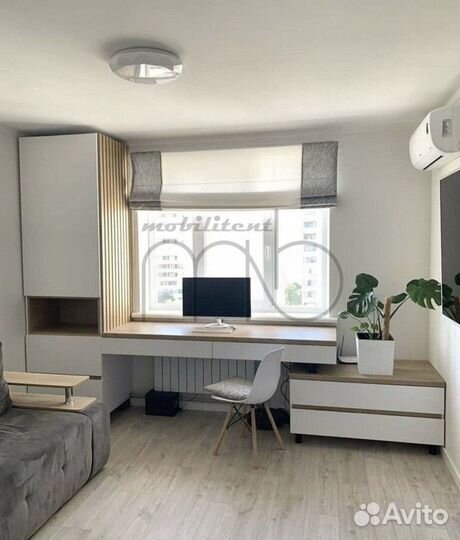 Шкаф с рабочей зоной у окна