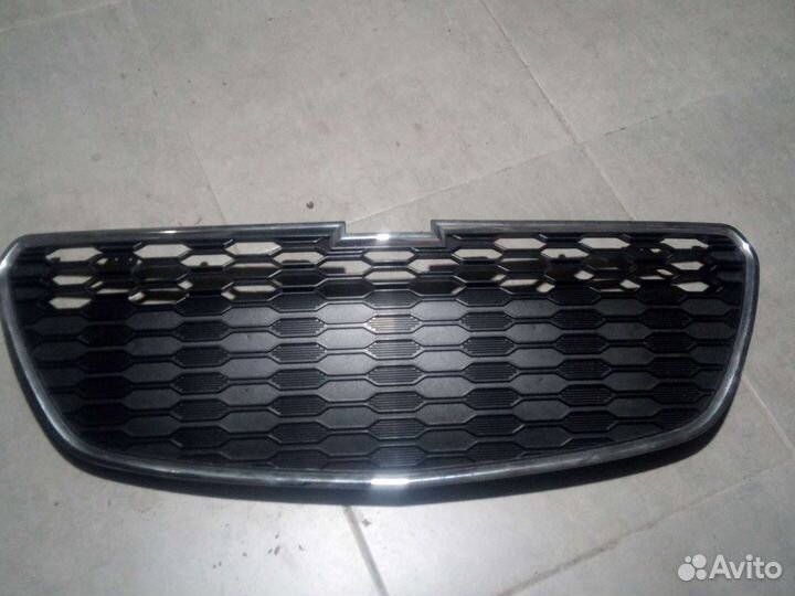 Решетка радиатора Chevrolet Spark III 95078761
