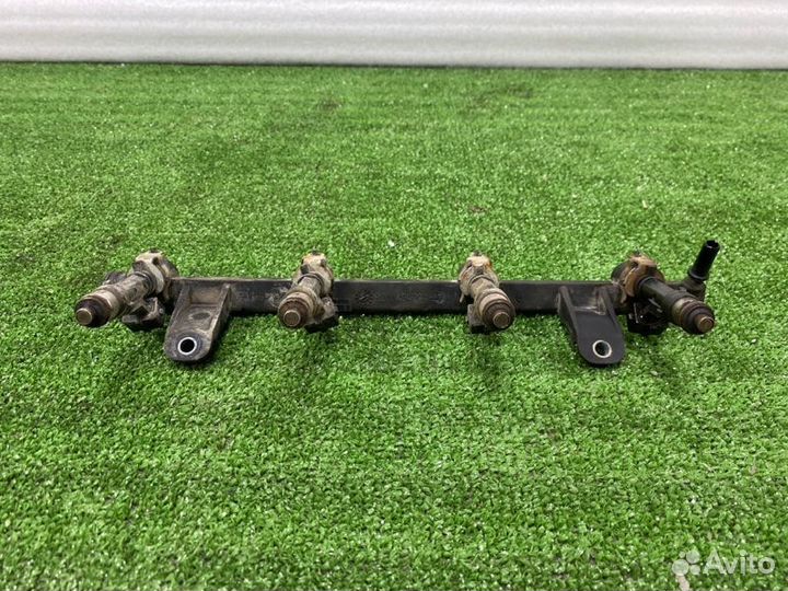 Топливная рампа (рейка) Renault Logan седан 1.6