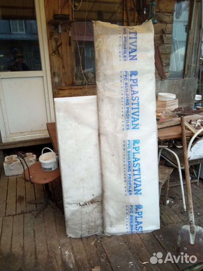 Подоконник пластиковый не установлен