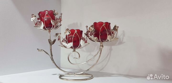 Красный подсвечник