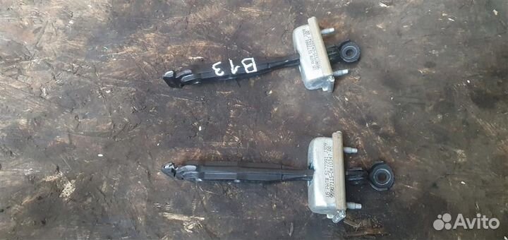 Ограничитель двери задний Chevrolet Orlando 2011