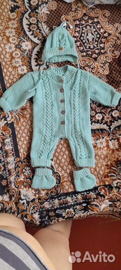 Детский костюм, желетка и ванночка для купания