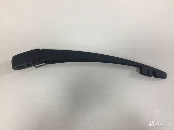 Поводок стеклоочистителя задний Mitsubishi Pajero