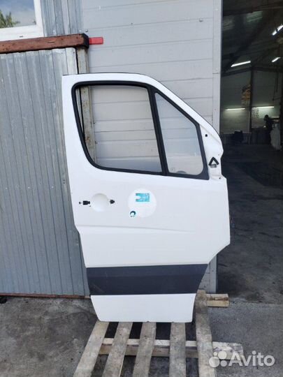 Дверь передняя правая Mercedes Sprinter 906 OM651