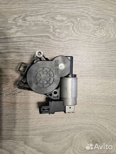 Мотор редуктор стеклоподъемника мазда 6 правый