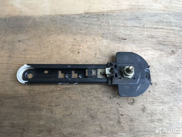 Механизм регулировки ремня безопасности Ауди 80 B3