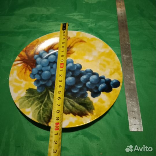 Тарелка сувенирная виноград