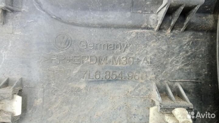 Молдинг крыла Volkswagen Touareg 2004 7L6854960A