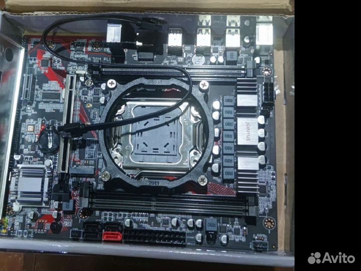 Материнская плата с процессором и памятью